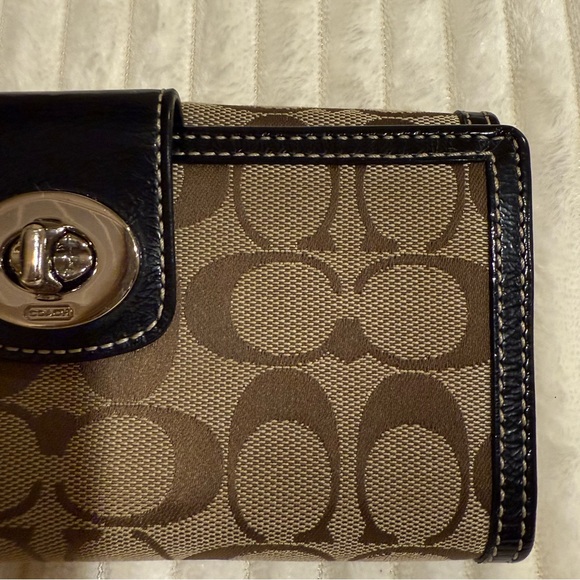 Coach signature logo khaki/brown long wallet with turnkey lock. EUC - Picture 12 of 12